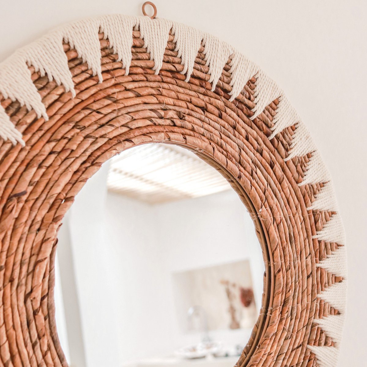Wanddecoratie Ronde Boho spiegel met wit patroon - Handgemaakt - Studio Botanika