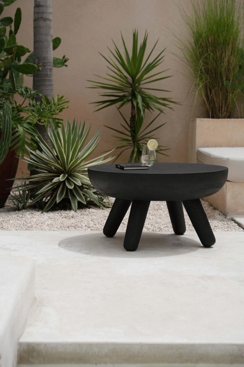 Zwarte Houten Salontafel Ø78,5 cm – Boho Japandi Design met Organische Vorm - Studio Botanika
