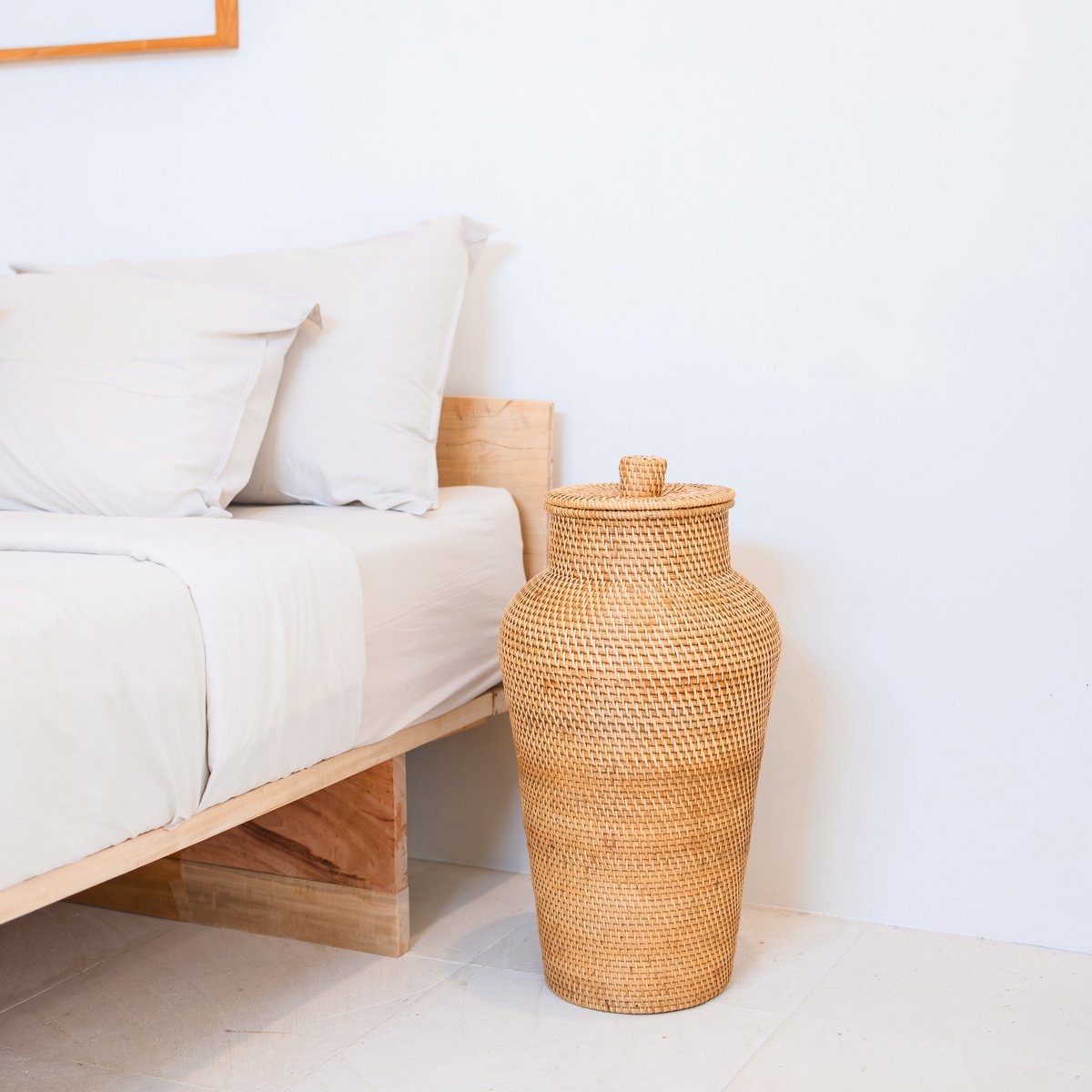 Grote Boho Rotan Vaas Ø30 cm – Handgemaakt van Natuurlijke Vezels & Hout - Studio Botanika