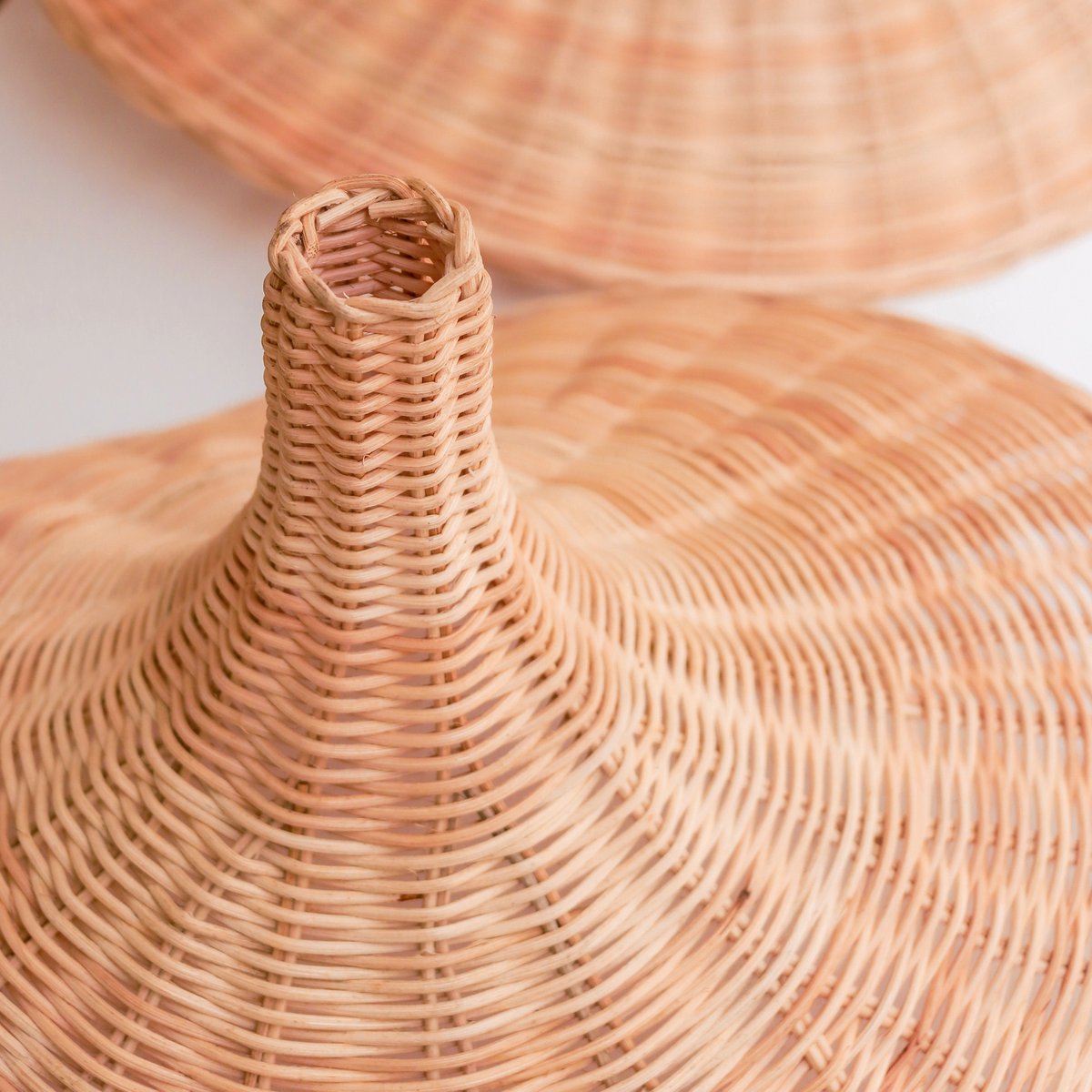 Rotan Hanglamp met Hoedvorm