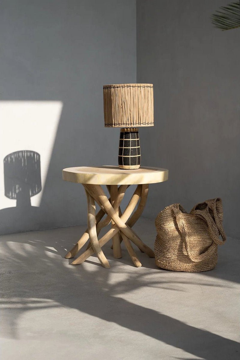 Teakhouten Ronde Tafel – Handgemaakte Tafel met Natuurlijke Boom Potenstam - Studio Botanika