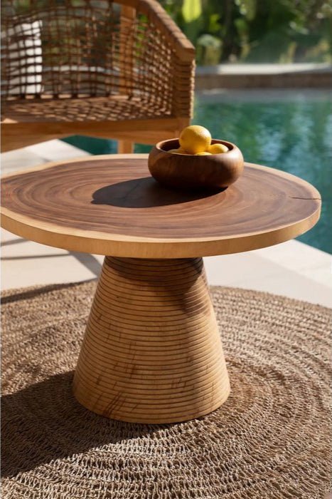 Design Salontafel van Suarhout - Ronde Houten Tafel met Massieve Conevoet - Studio Botanika