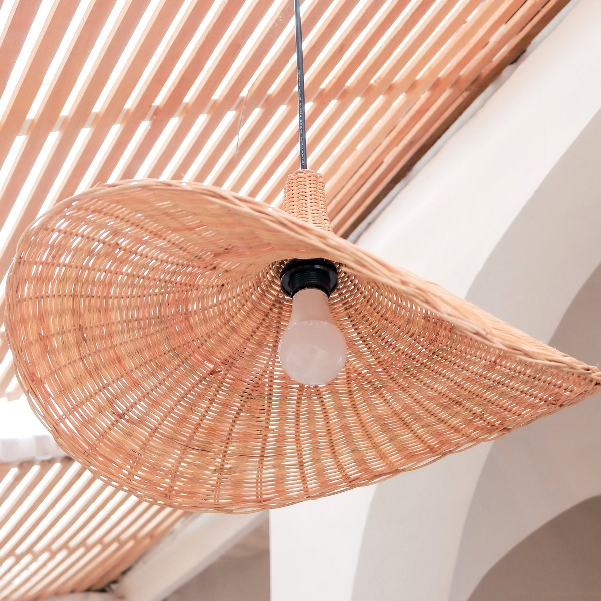 Rotan Hanglamp met Hoedvorm