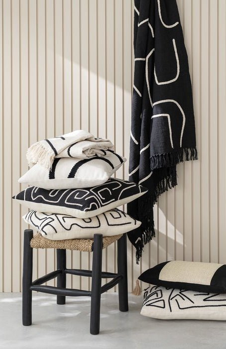 Sierkussen Wit Zwart met Strepen & Bogen - Katoen - Boho Japandi Stijl