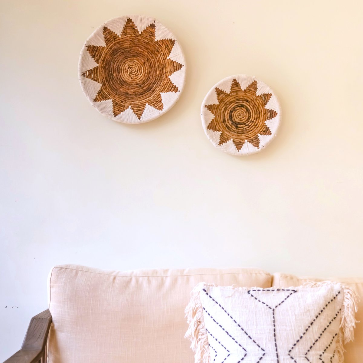 Boho Handgeweven Wanddecoratie Schalen - Wit Sterpatroon - Bananenvezel - Set van 2 - Studio Botanika