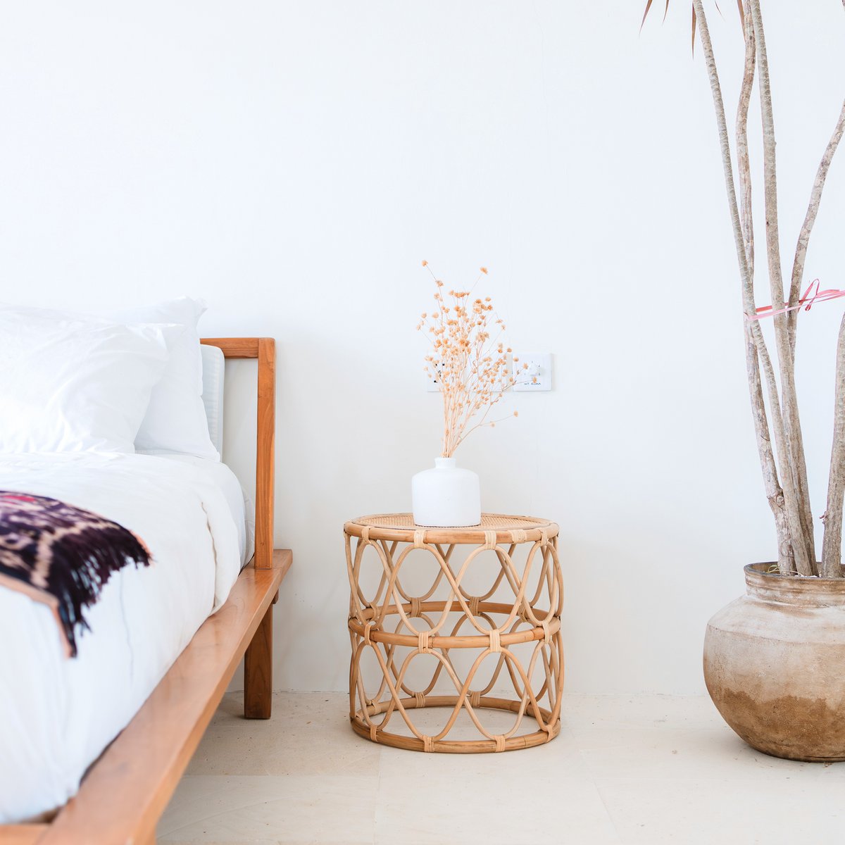 Bohemian Ronde Rotan Tafel – Bijzettafel of Nachtkastje met ovaal gevlochten frame