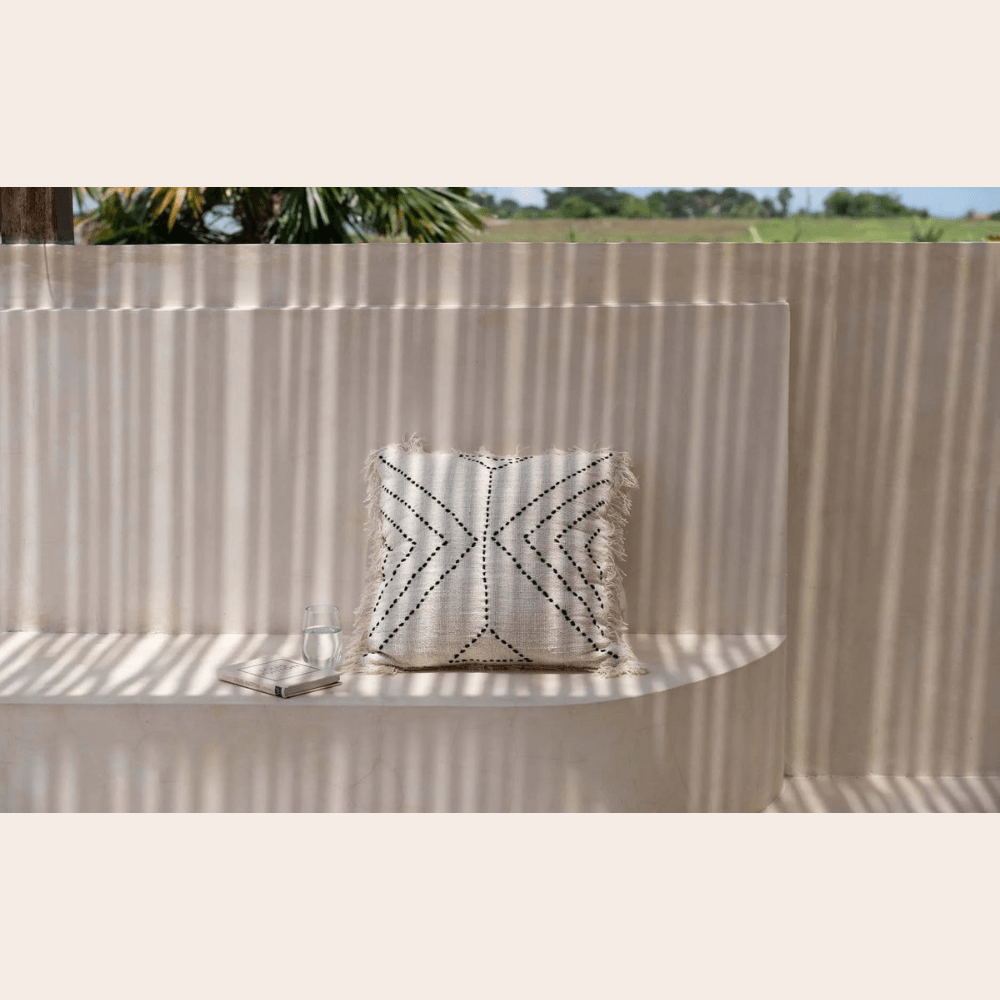Tribal Kussenhoes - Wit met Zwart Patroon - Boho Sierkussen