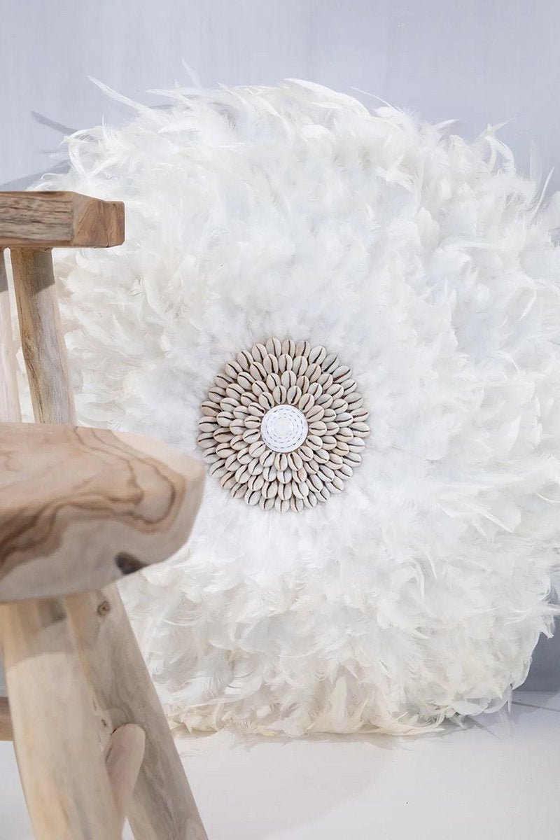 Boho Wanddecoratie Rond – Wit met Veren & Schelpen | 60x60cm - Studio Botanika