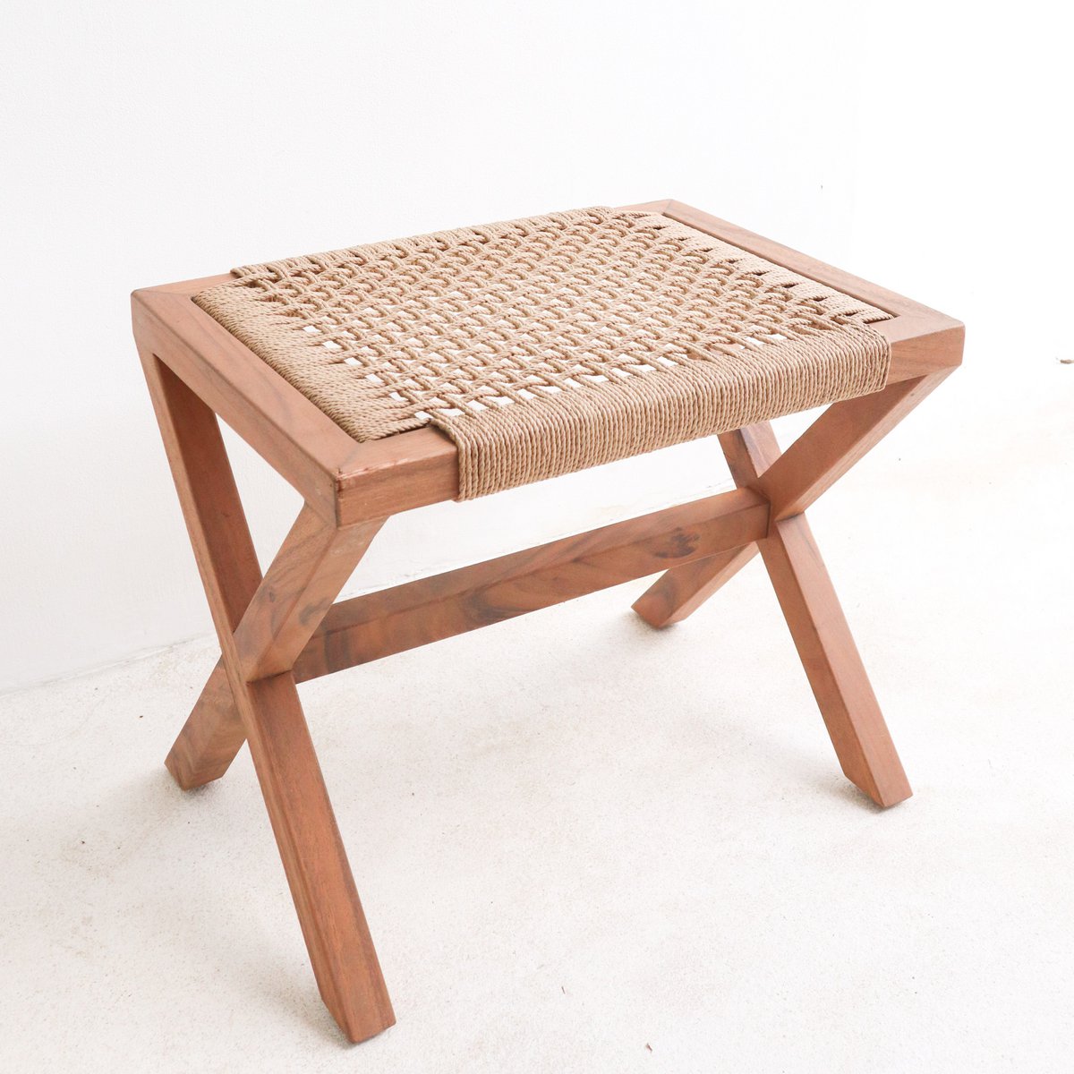 Houten Kruk met Geweven Zitvlak van Gerecycled Papier - Studio Botanika
