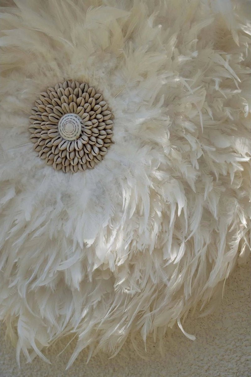 Boho Wanddecoratie Rond – Wit met Veren & Schelpen | 60x60cm - Studio Botanika