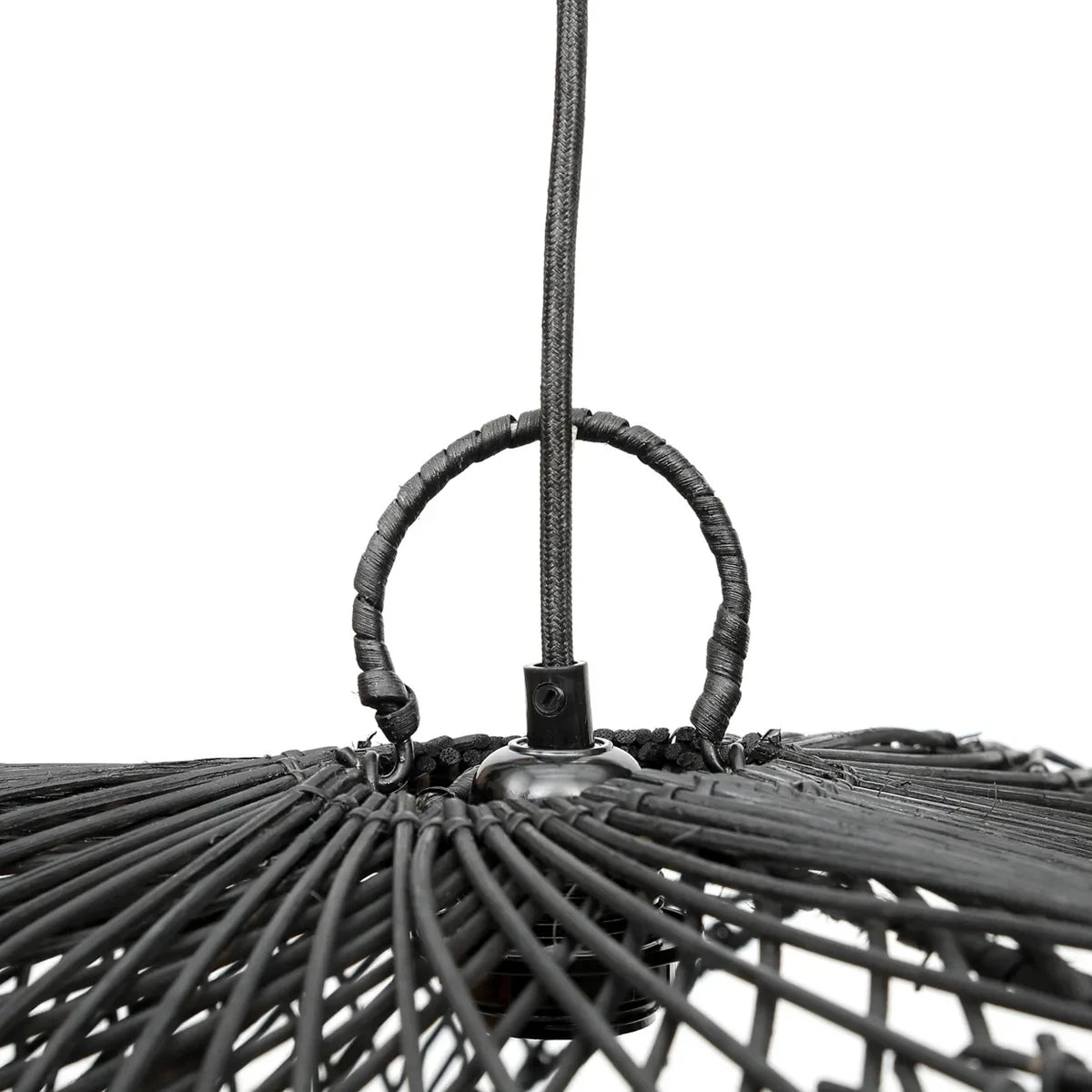 Zwarte Rotan Hanglamp – Golvend Hoedvorm Design