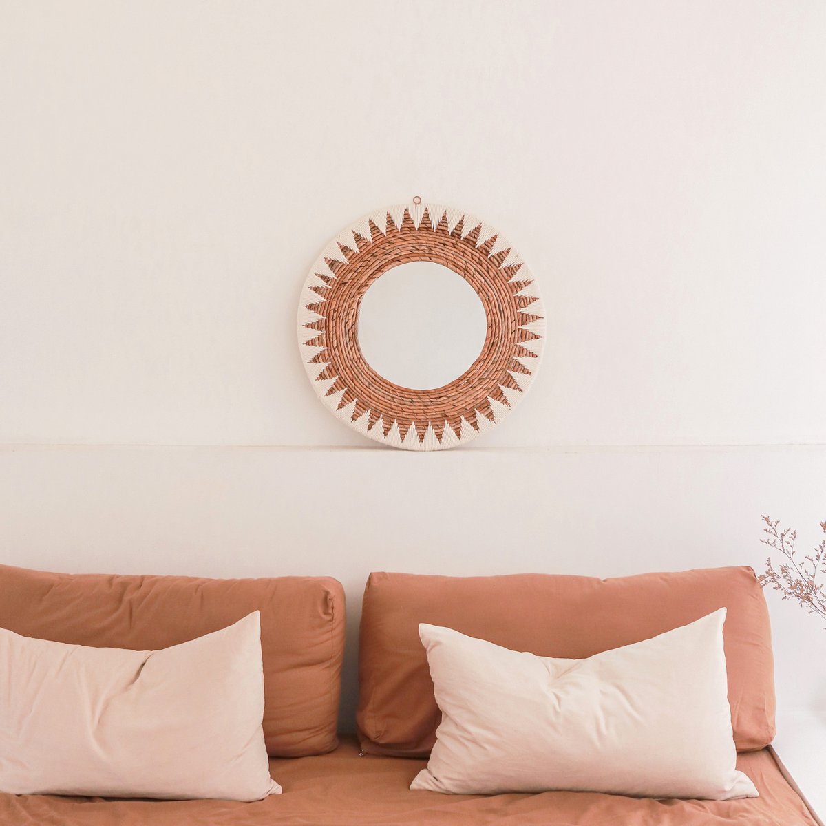Wanddecoratie Ronde Boho spiegel met wit patroon - Handgemaakt - Studio Botanika