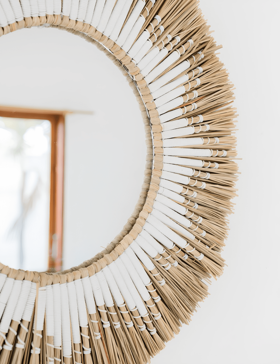 Ronde Boho Wandspiegel van Zeegras met Zonpatroon