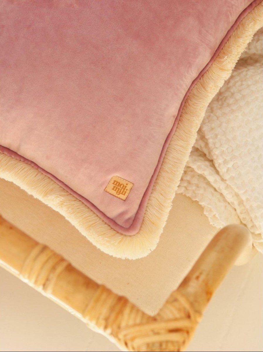 Roze Fluwelen Sierkussen met Franjes